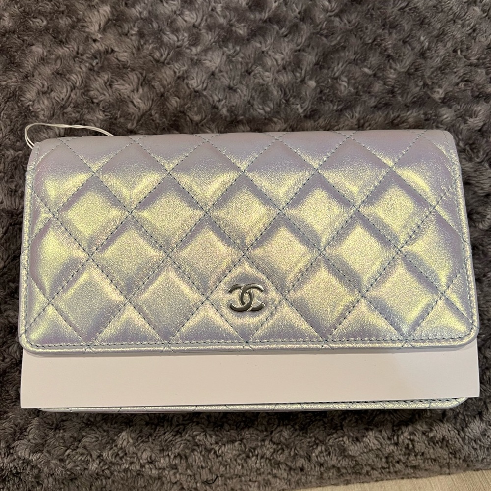 Chanel wallet on chain